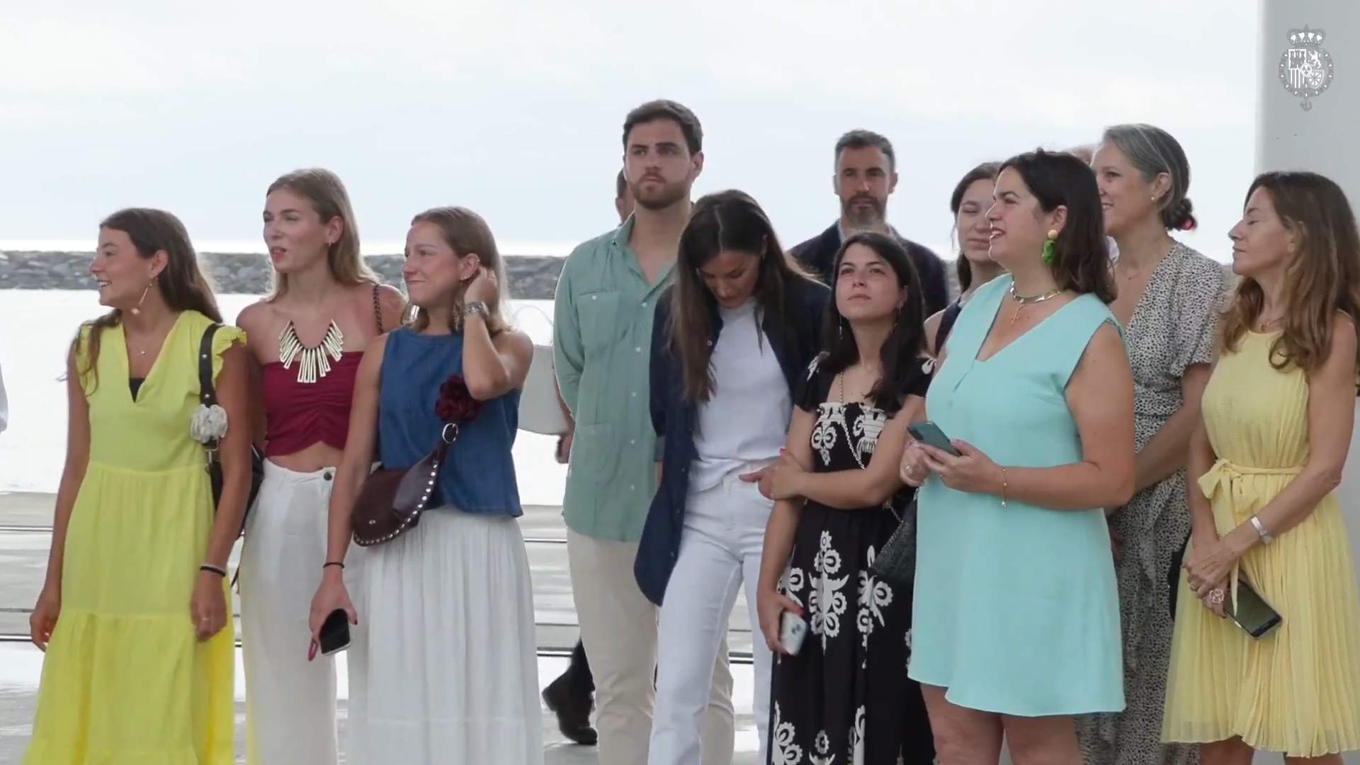 Letizia cabizbaja con su consuegra cerca Casa Real